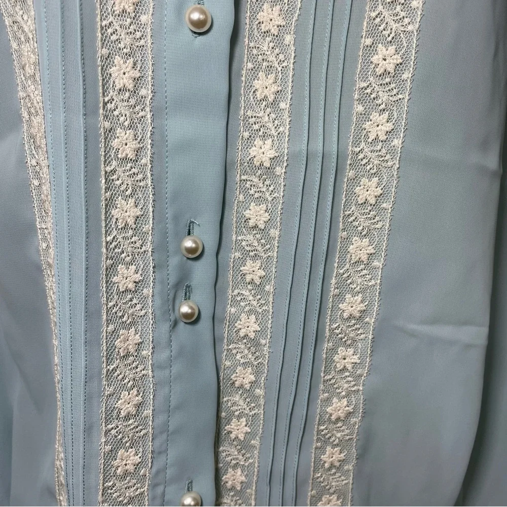 Vintage Chaus woman lace sheer blouse size Xl pale blue cream Pearl buttons - Picture 2 of 8